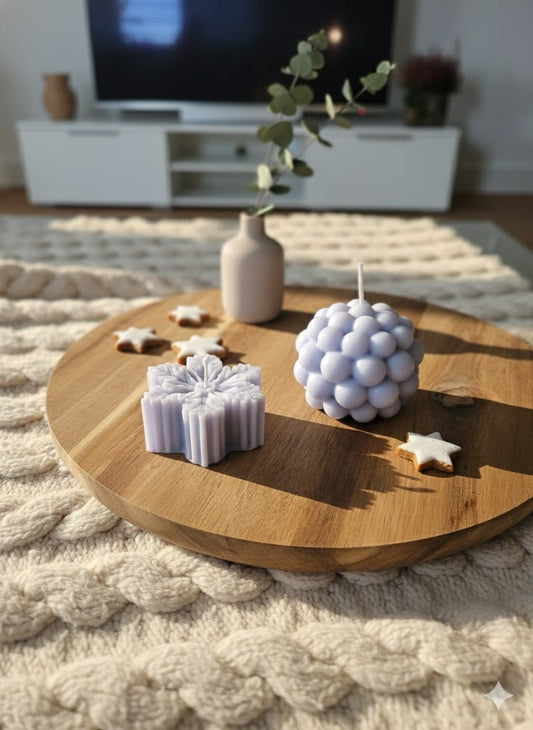 Set Decoratieve Kaarsen Violette Winterse Gloed: Sneeuwvlokken en Soja Bubble